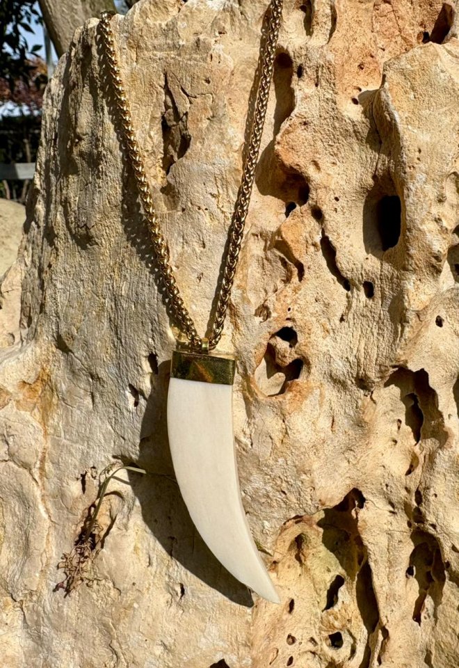 Collana artigianale “Zanna d’osso” con catena oro 24k — Gypsy Chic Lovers