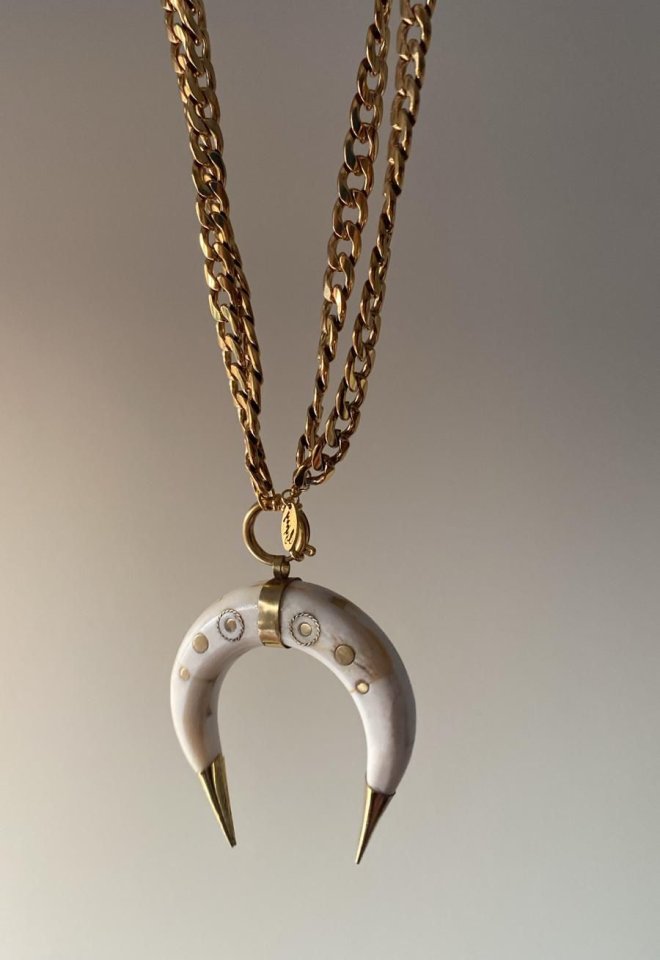 Collana “Luna” in oro 24k e corno intagliato – Gypsy Chic Lovers