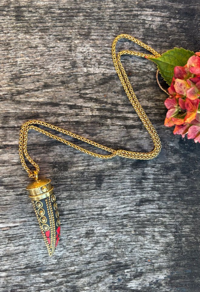 Collana Capsula tribale dorata con dettagli rossi – Gipsy Chic Lovers
