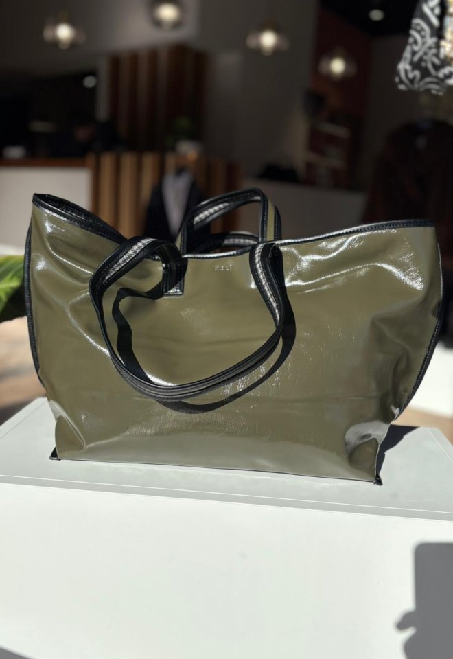 Borsa Kasia– capiente, chic e con interno fantasia - Verde 