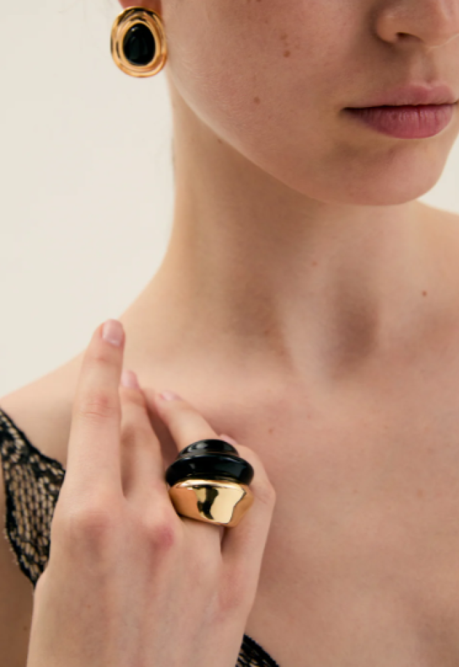 Anello Oversize Bombato – nero/oro, elegante e moderno