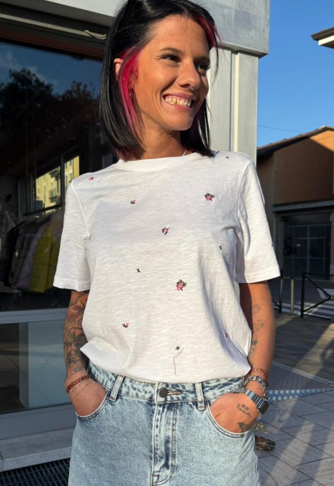 T-shirt ricamata in cotone – Nümph -  XS