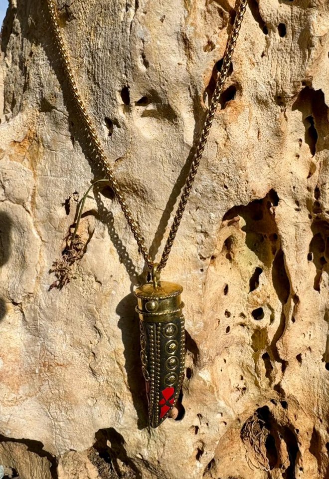 Collana Capsula tribale dorata con dettagli rossi – Gipsy Chic Lovers